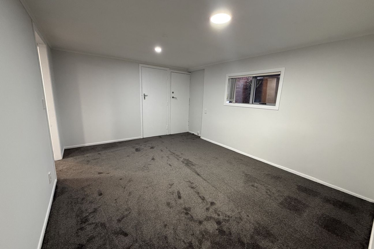Spacious 2-Bedroom Home with Dedicated off street Parking in the Heart of Papatoetoe - Widok 2