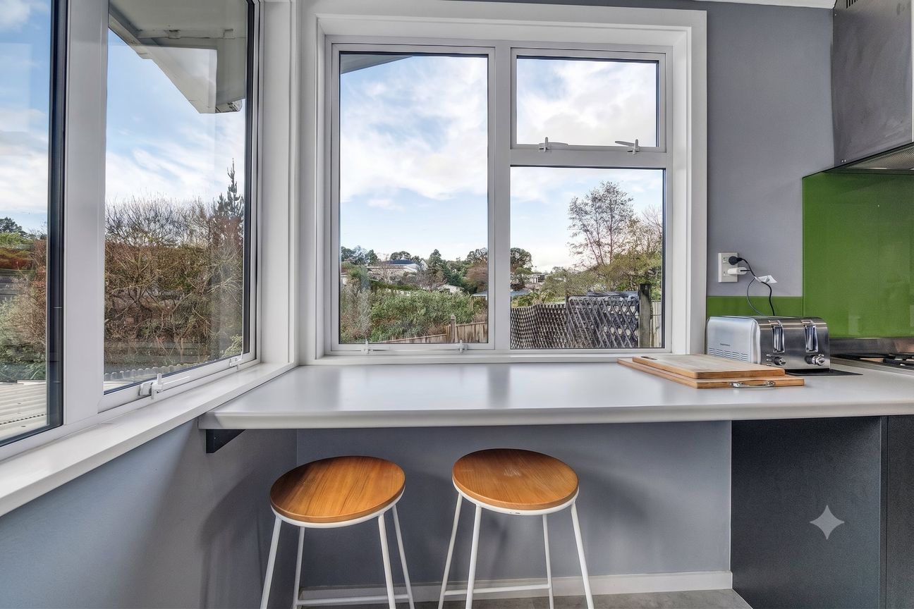 Modernised, spacious, secure, and convenient! - Aanzicht 5