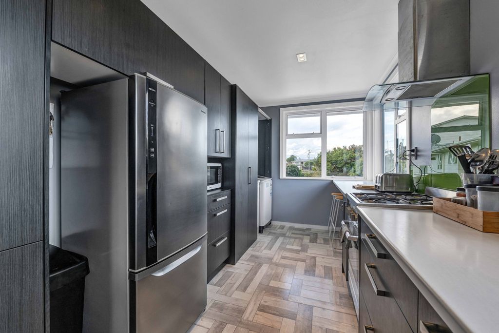Modernised, spacious, secure, and convenient! - Aanzicht 4