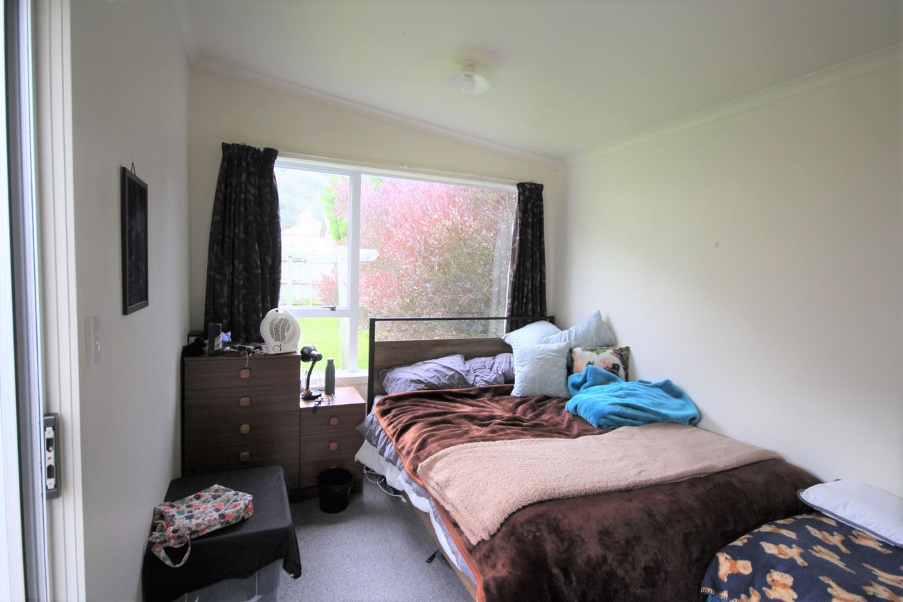 Spacious 5-Bedroom Home with Sleepout - Mehr