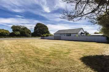 8 Pages Road, Linwood