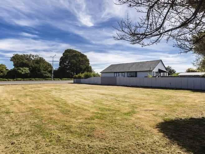 8 Pages Road, Linwood