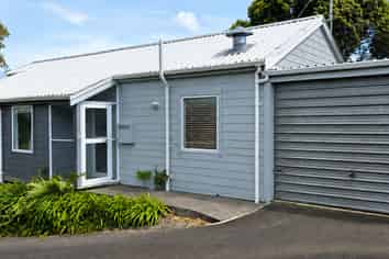 21 Arden Place , Oakura