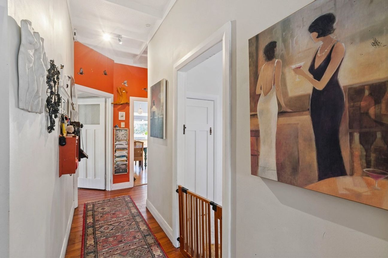 Charming Character Home with Spacious Grounds   Hill Park  $700 p/w - Widok 6