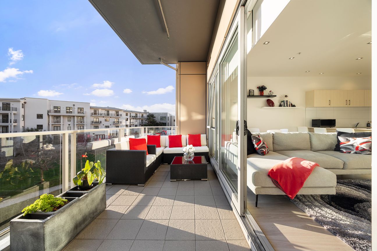 Park Views, Pool Days, City Nights – pohled 2