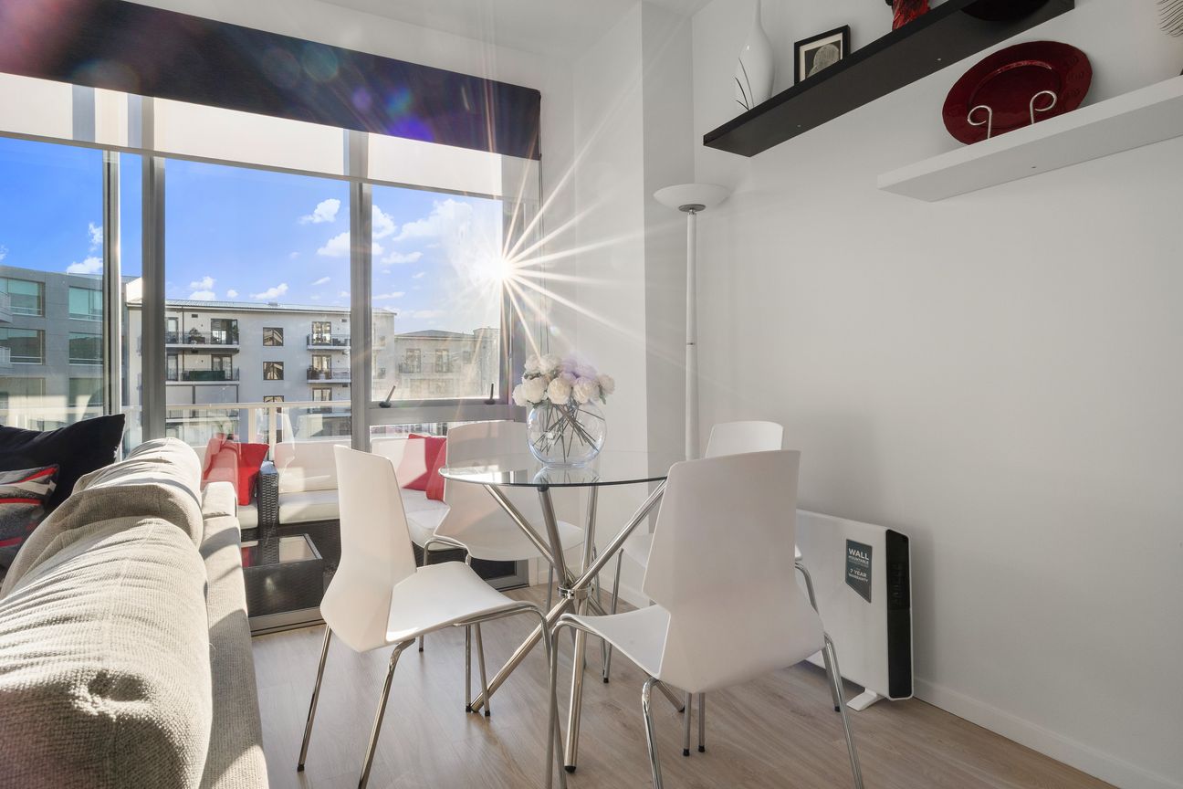 Park Views, Pool Days, City Nights – pohled 6