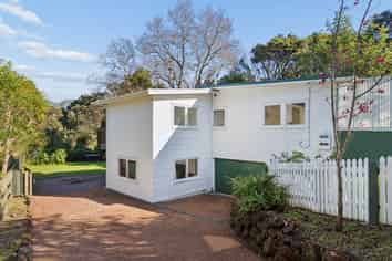 1 Kilgour Terrace, Huia