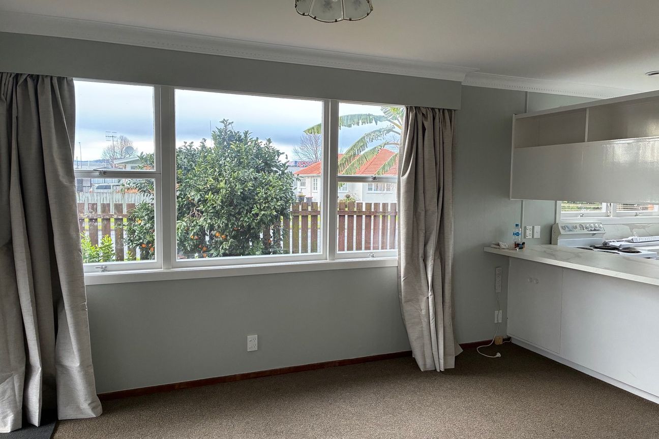 Freshly Refreshed 2-Bedroom Front Unit with Private Garden - Vista 6