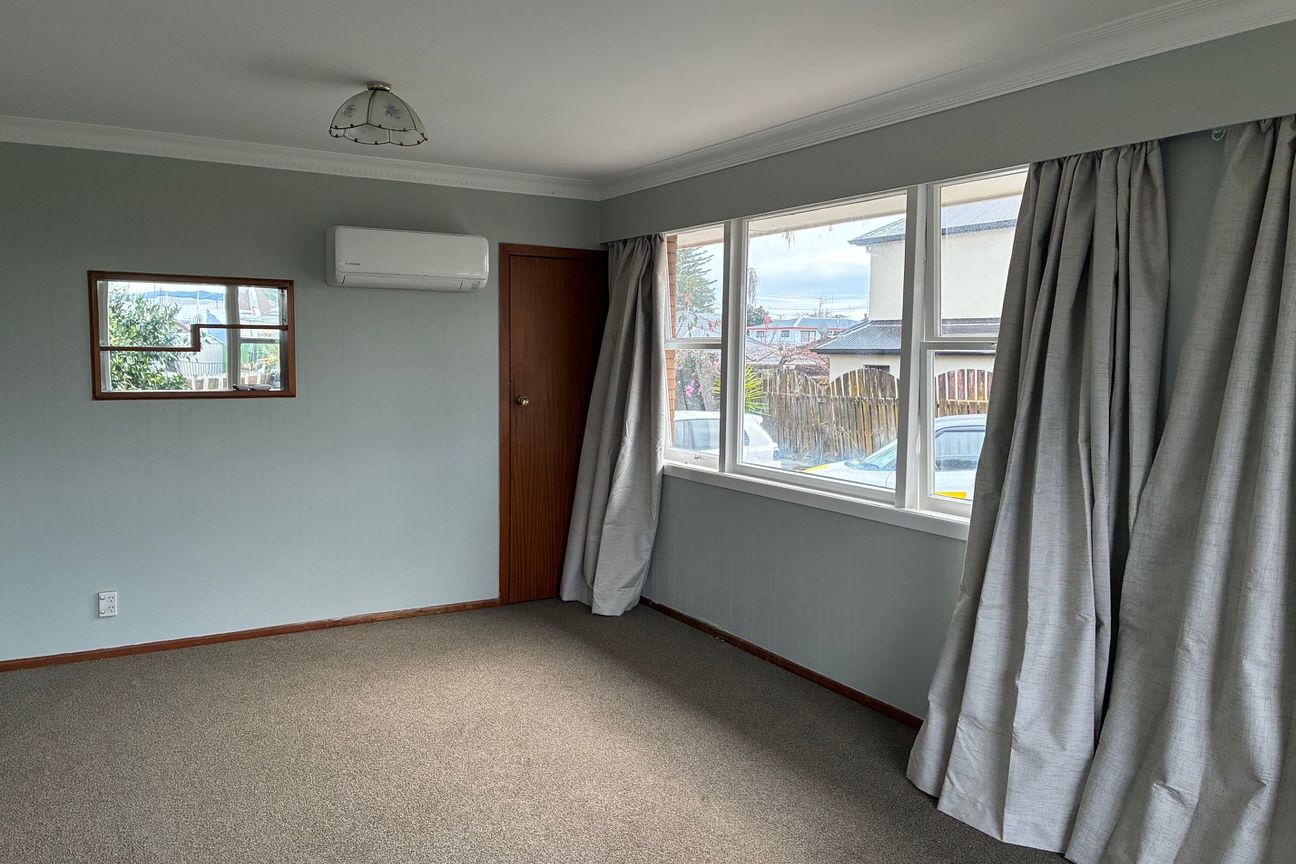 Freshly Refreshed 2-Bedroom Front Unit with Private Garden - Vista 5