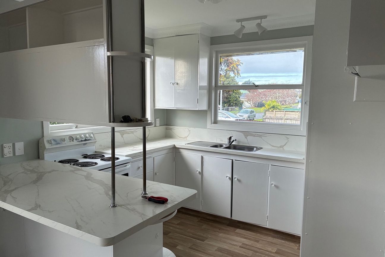 Freshly Refreshed 2-Bedroom Front Unit with Private Garden - Vista 4