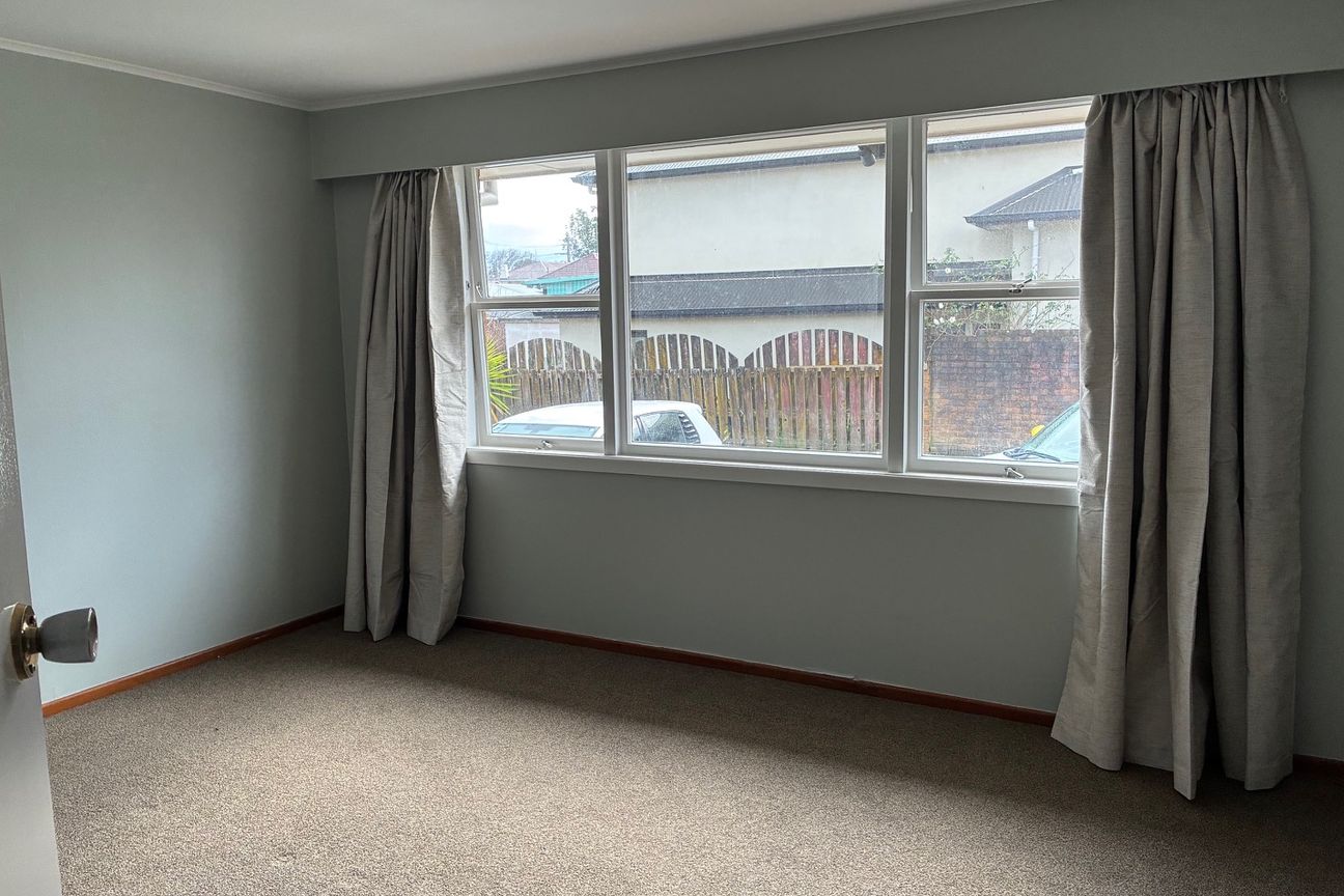 Freshly Refreshed 2-Bedroom Front Unit with Private Garden - Altro