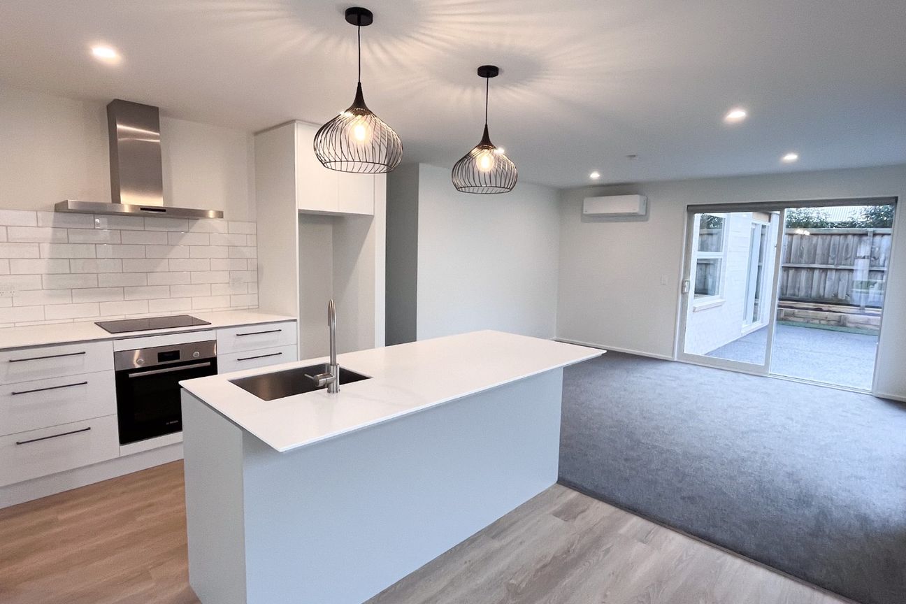 Beautiful 4 Bedroom, 2 Bathroom Family Home - Widok 3