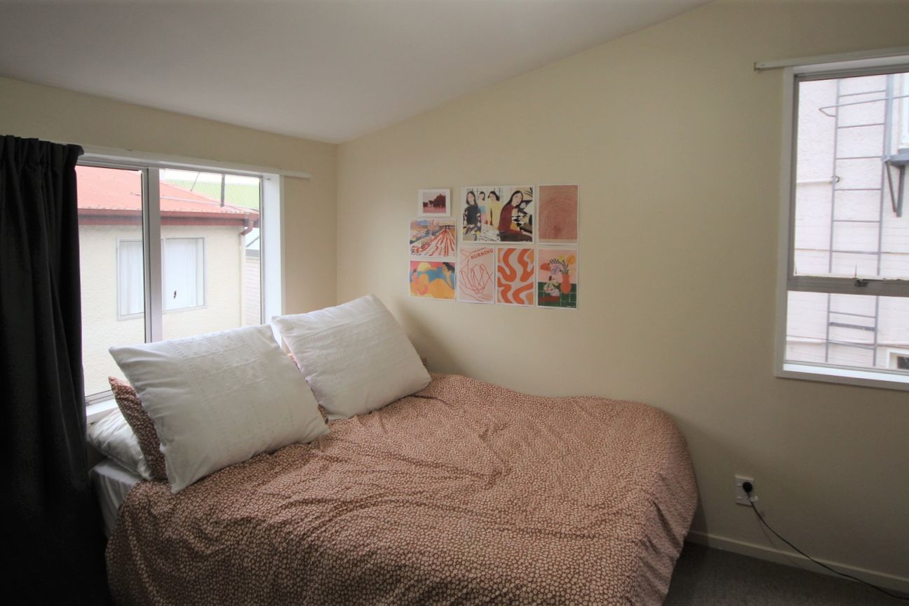 Centrally Located 2 bedroom Unit - Widok 2