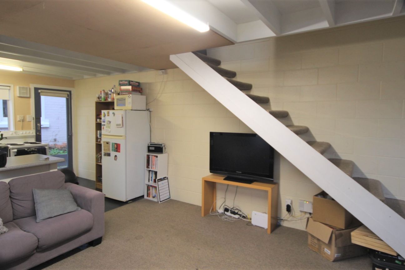 Centrally Located 2 bedroom Unit - Widok 6