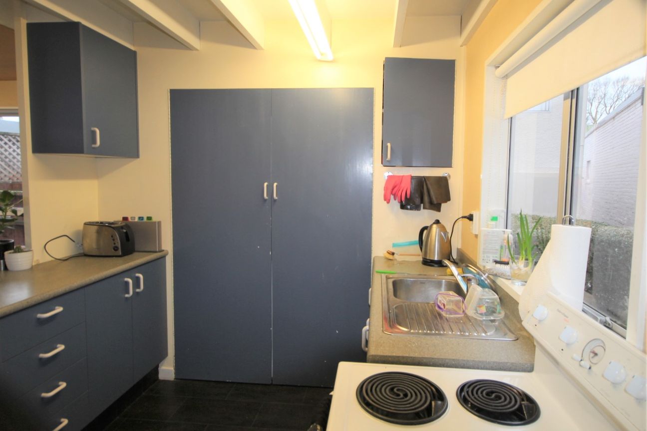 Centrally Located 2 bedroom Unit - Widok 4