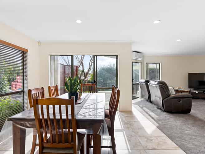 6 Araminta Place, Beachlands