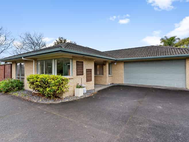 6 Araminta Place, Beachlands