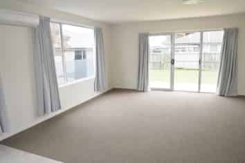2/18 Bonar Pl, Woolston