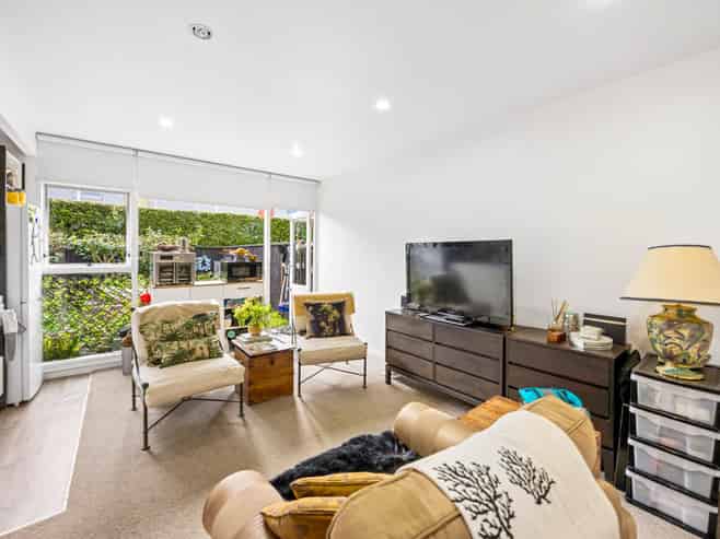 2/25 Wallace Street, Herne Bay