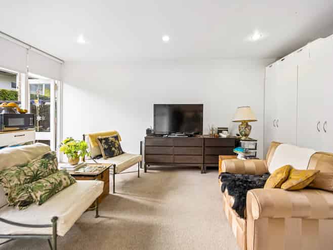2/25 Wallace Street, Herne Bay