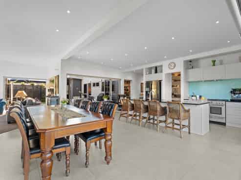 12 The Esplanade, Oneroa