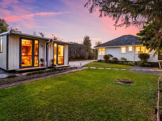 9 Devon Street, Te Atatu South
