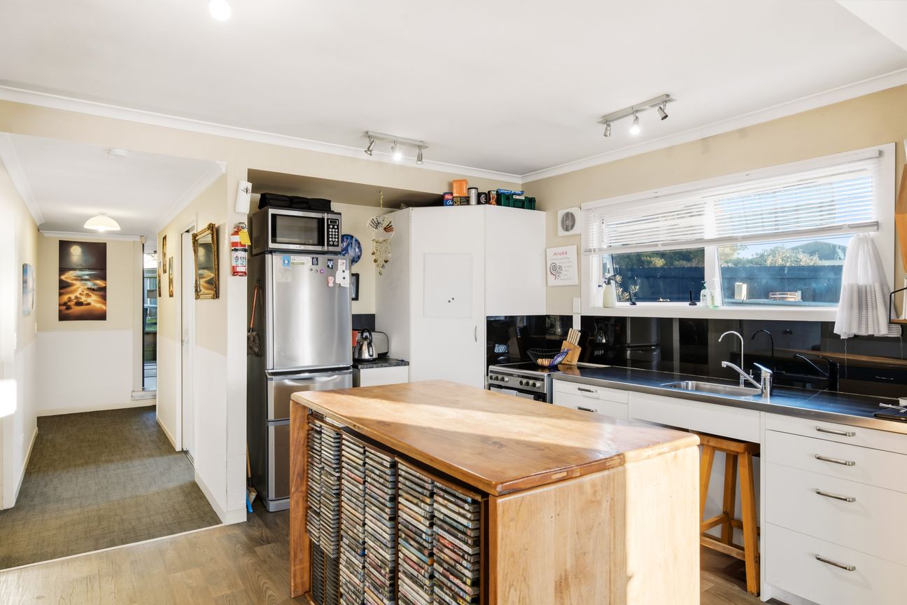 Owners are Moving North - This Home Must Be Sold - Więcej