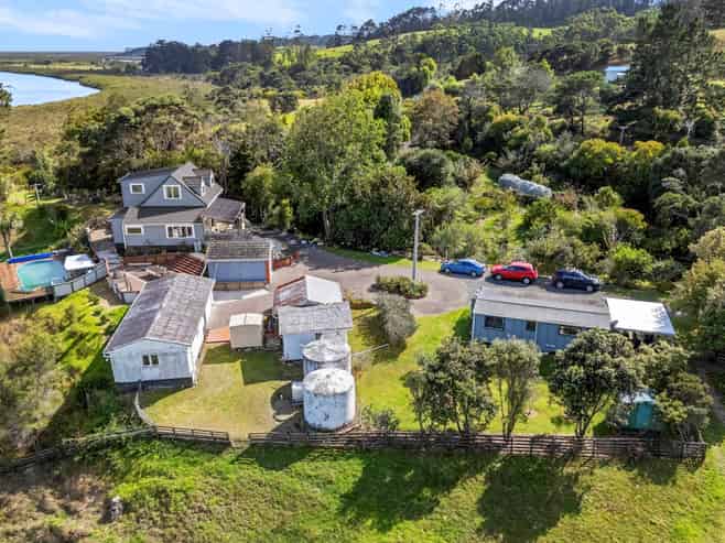 85 Kaipara Coast Highway, Helensville