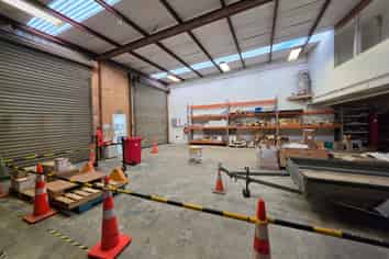Functional Workshop Space with SH2 Exposure