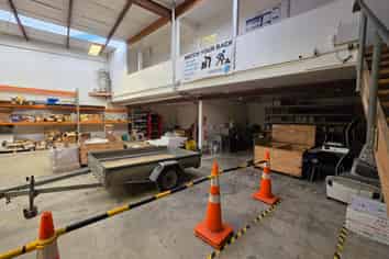 Functional Workshop Space with SH2 Exposure