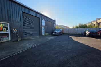 Functional Workshop Space with SH2 Exposure