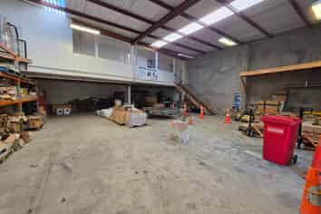 Functional Workshop Space with SH2 Exposure