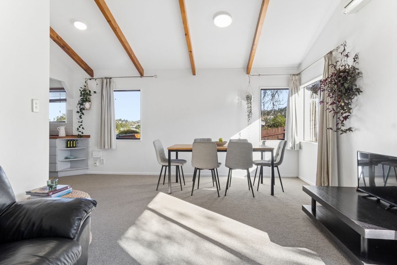 Character, Sunshine & Space - Welcome to Titirangi - Widok 5
