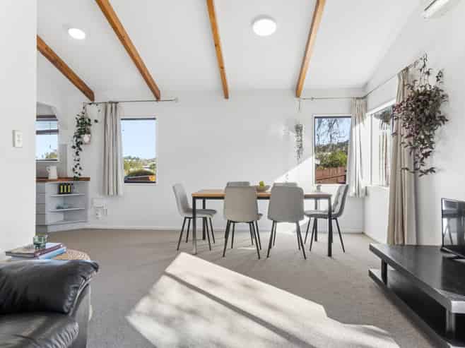 1/23 Stottholm Road, Titirangi