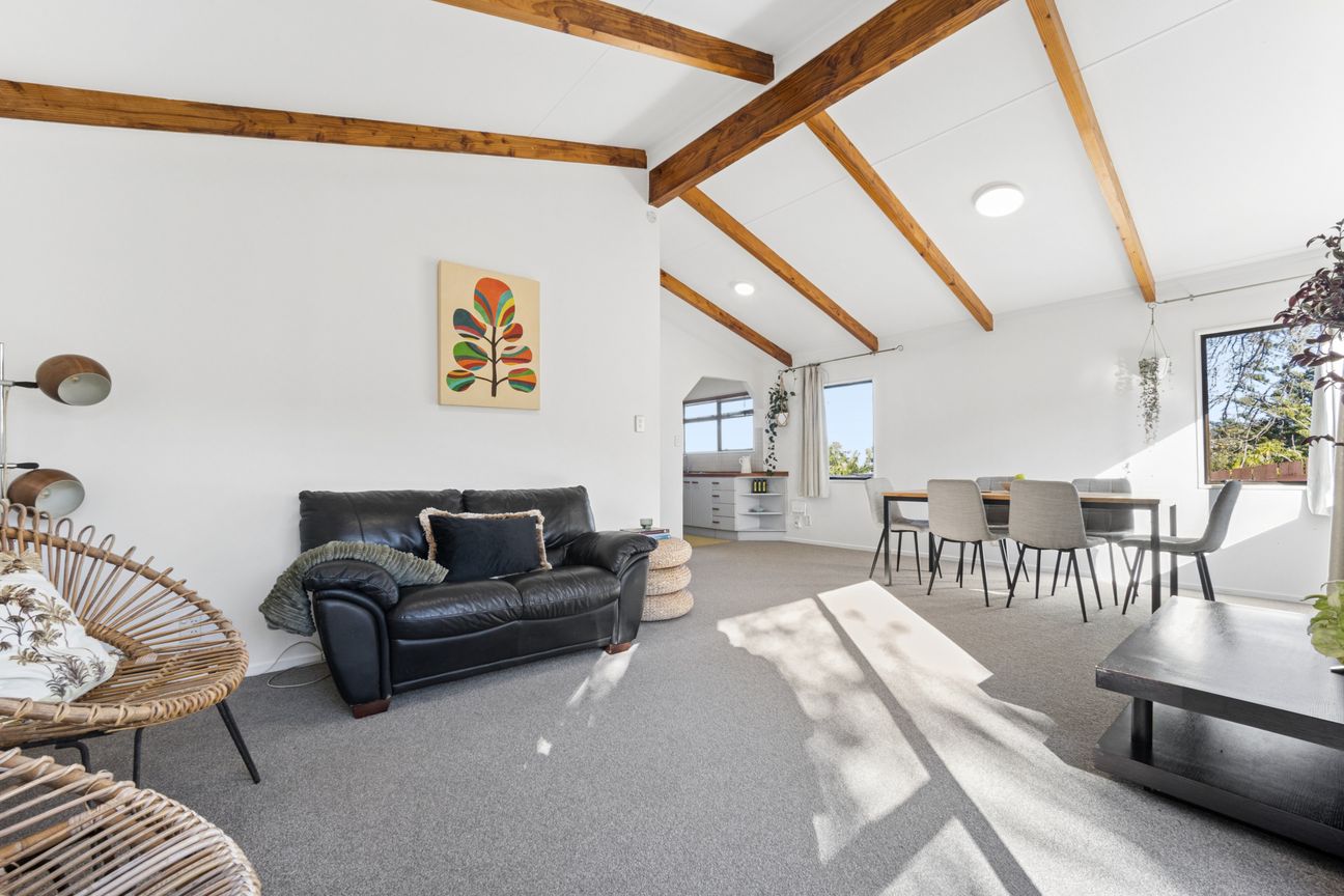 Character, Sunshine & Space - Welcome to Titirangi - Widok 4