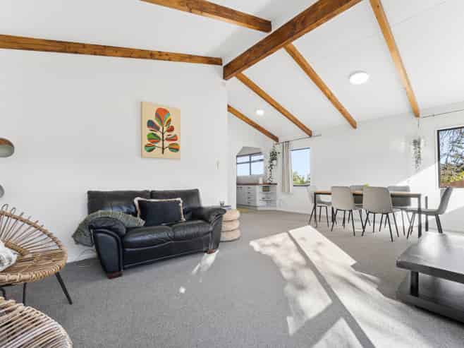 1/23 Stottholm Road, Titirangi