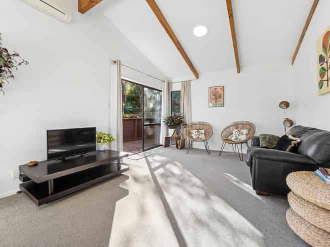 1/23 Stottholm Road, Titirangi