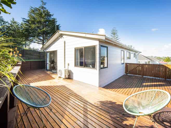 1/23 Stottholm Road, Titirangi
