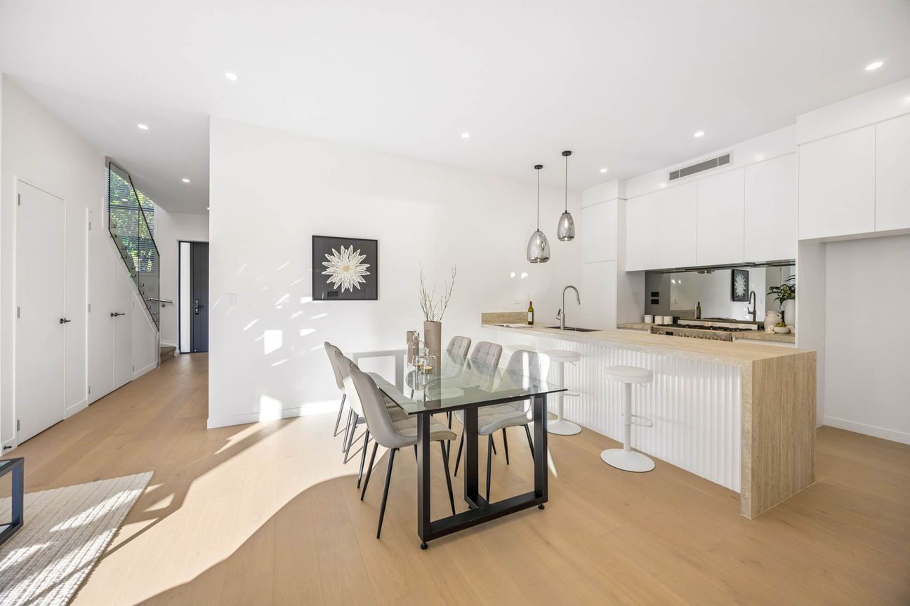 Superb Modern Living - Więcej