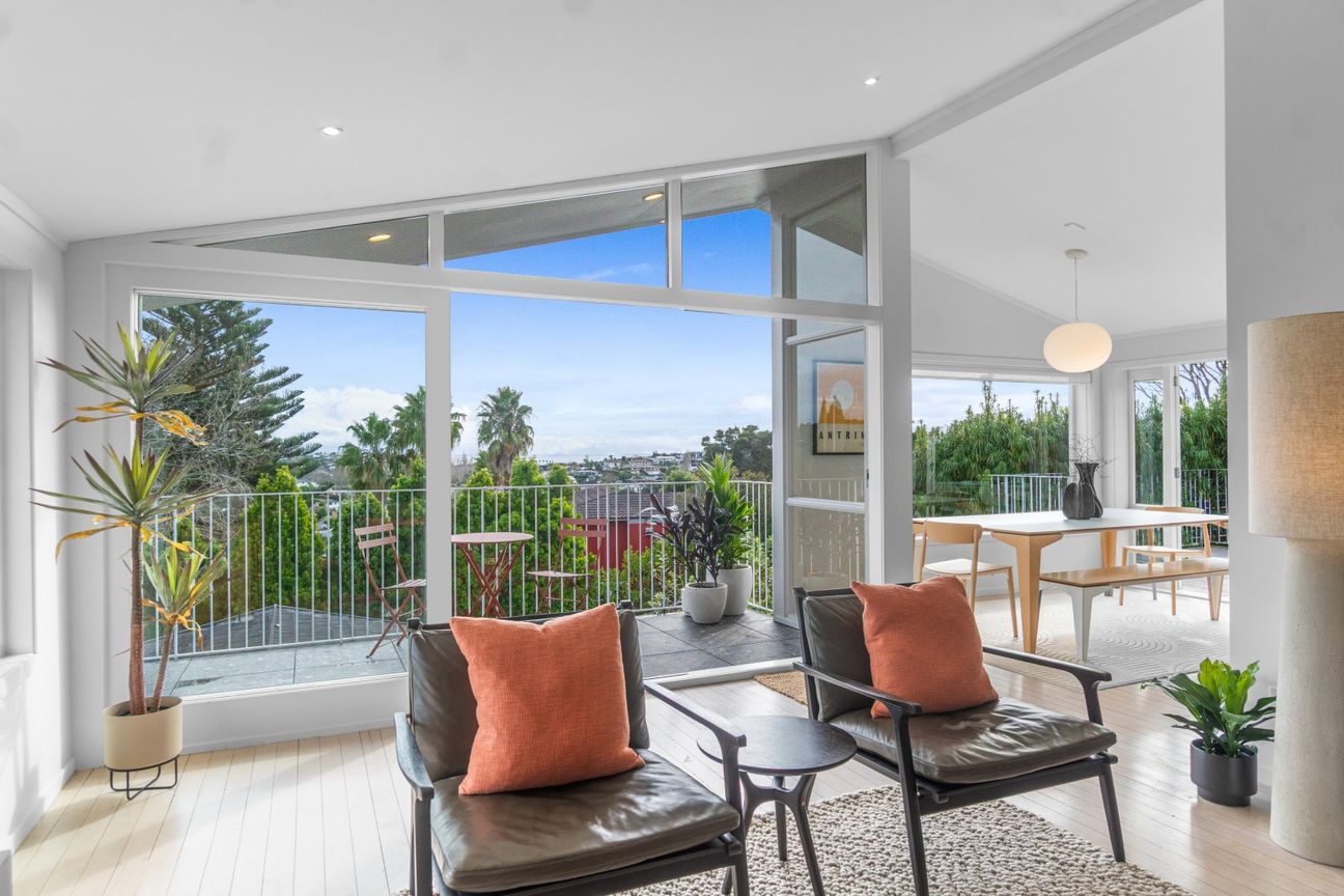 Stylish 60s Modernist with Irresistible Views! - Bild 3
