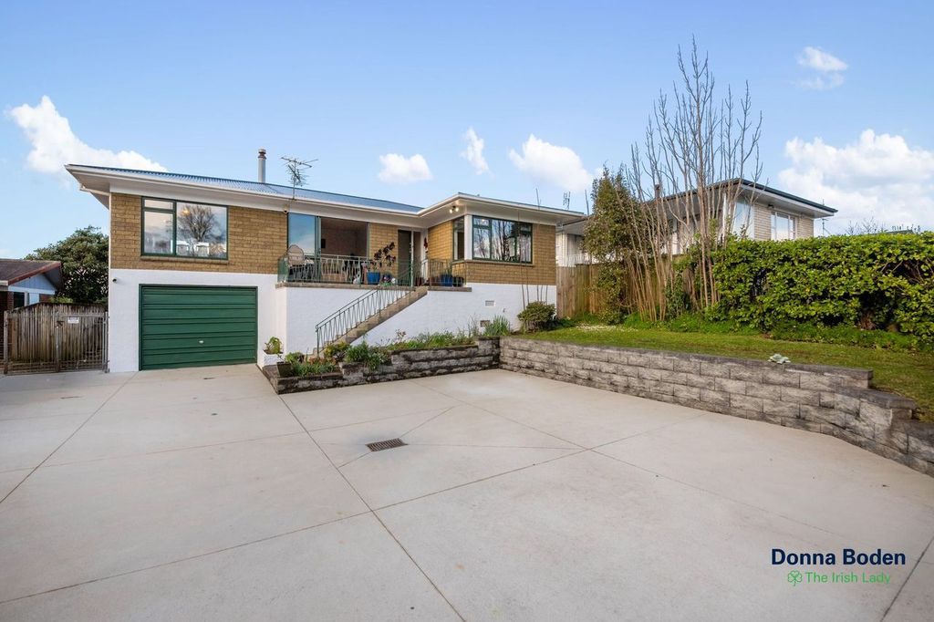 812m² Section, Brick Home - Make Your Offer 3