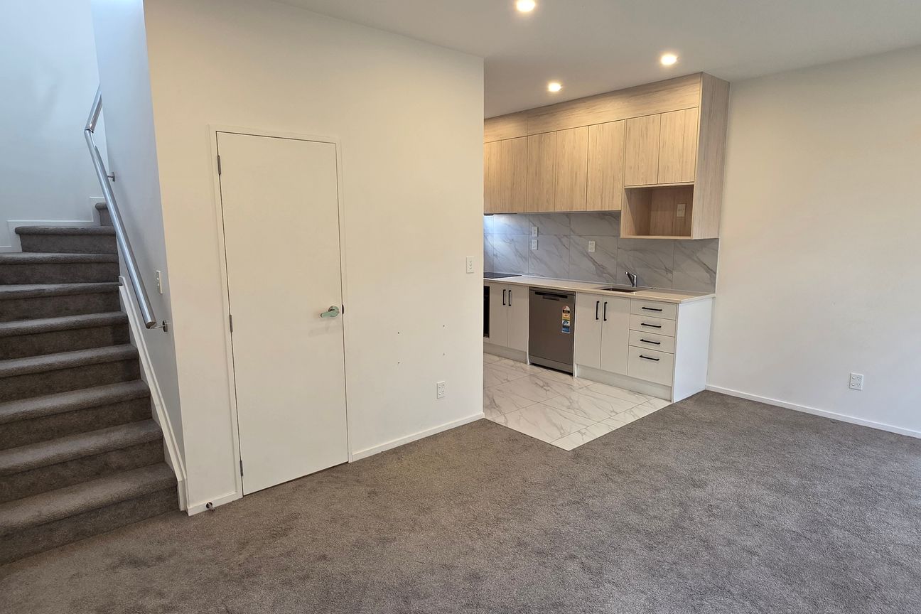 Modern 2 Bed, 1.5 Bath, Parking + Location - Aanzicht 5