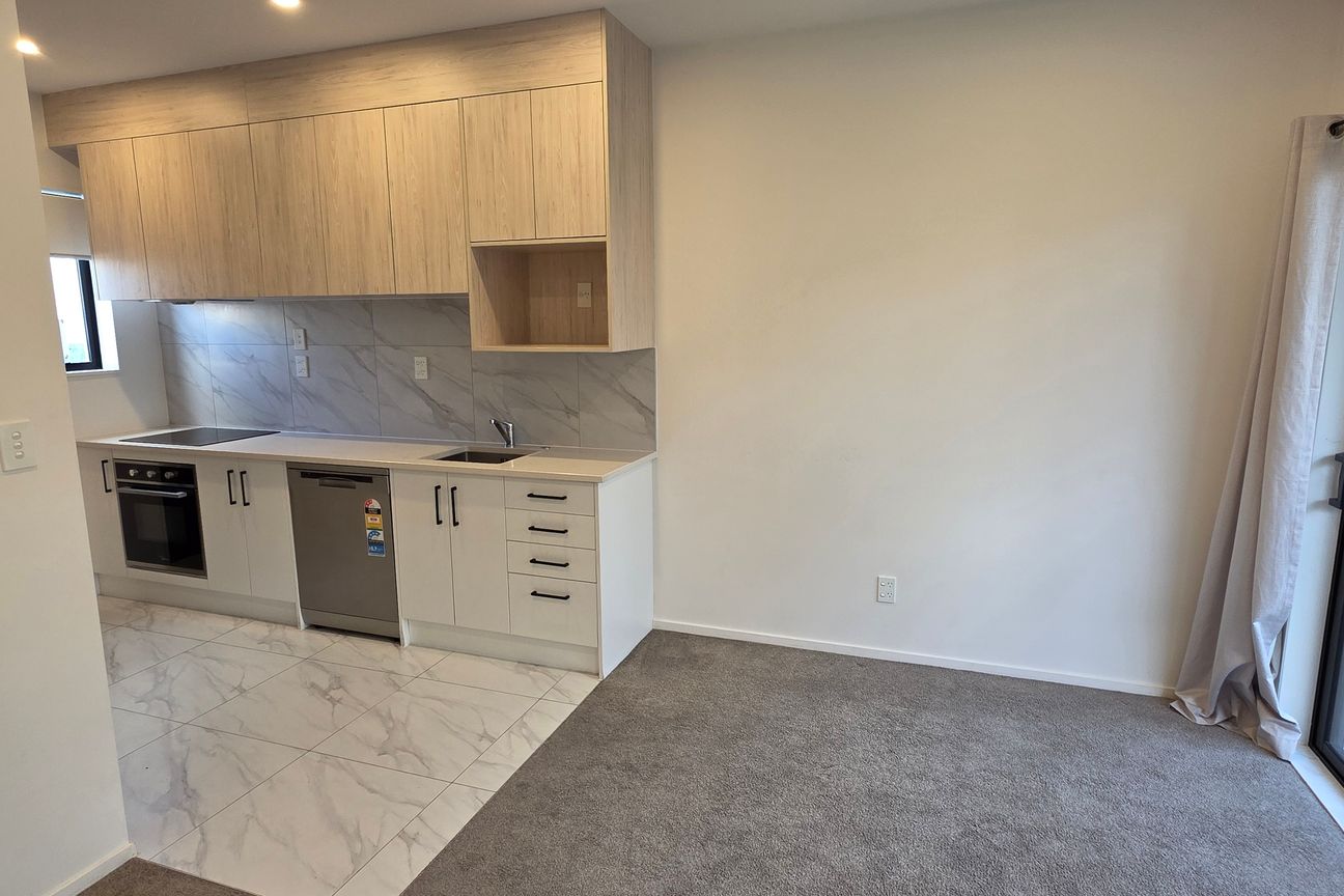 Modern 2 Bed, 1.5 Bath, Parking + Location - Meer
