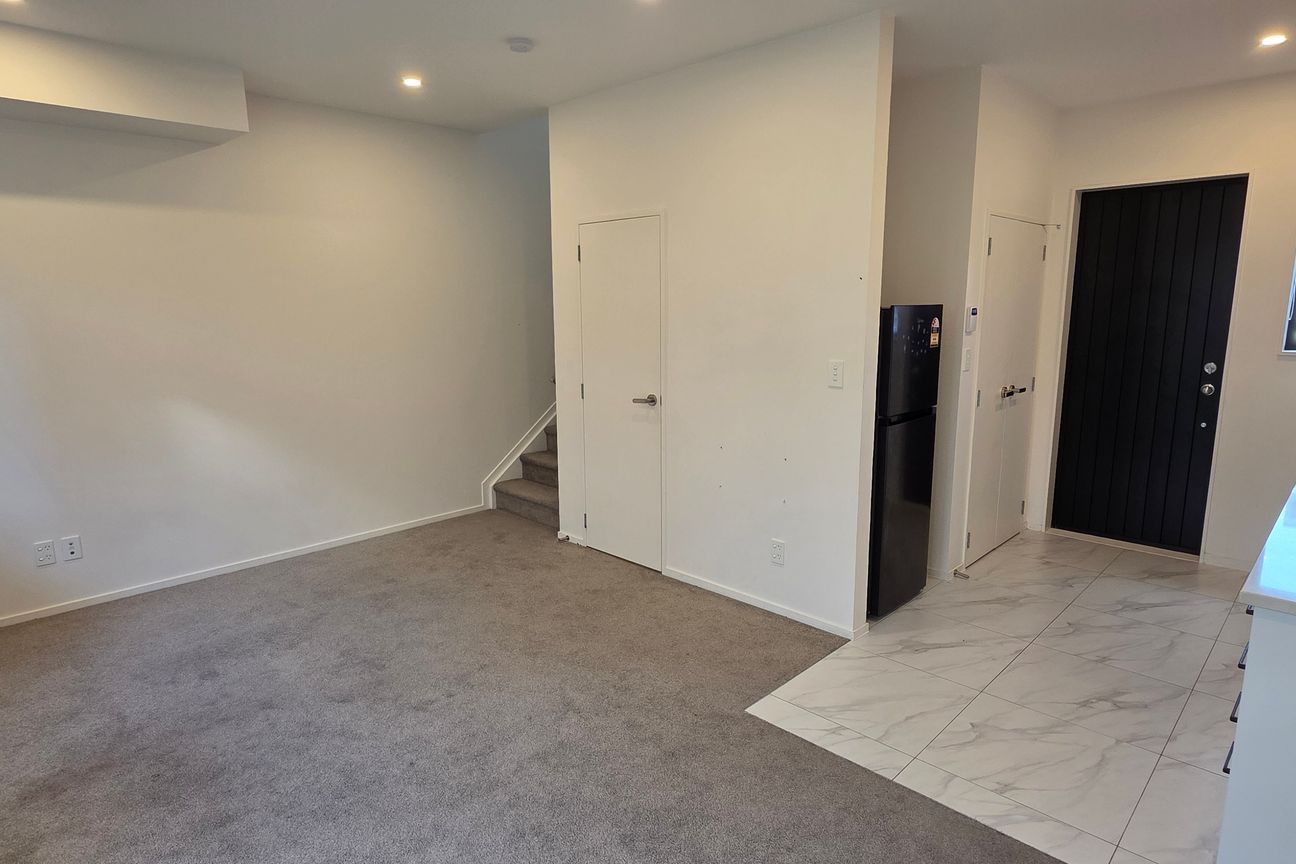 Modern 2 Bed, 1.5 Bath, Parking + Location - Aanzicht 6