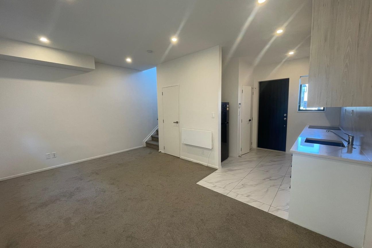 Modern 2 Bed, 1.5 Bath, Parking + Location - Aanzicht 3
