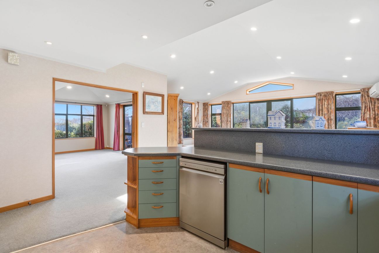 Spacious Family Living In Prime Waikiwi Location - Więcej