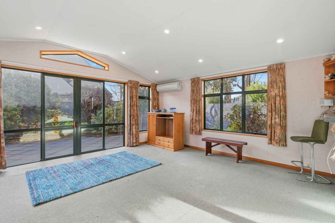 Spacious Family Living In Prime Waikiwi Location - Widok 3