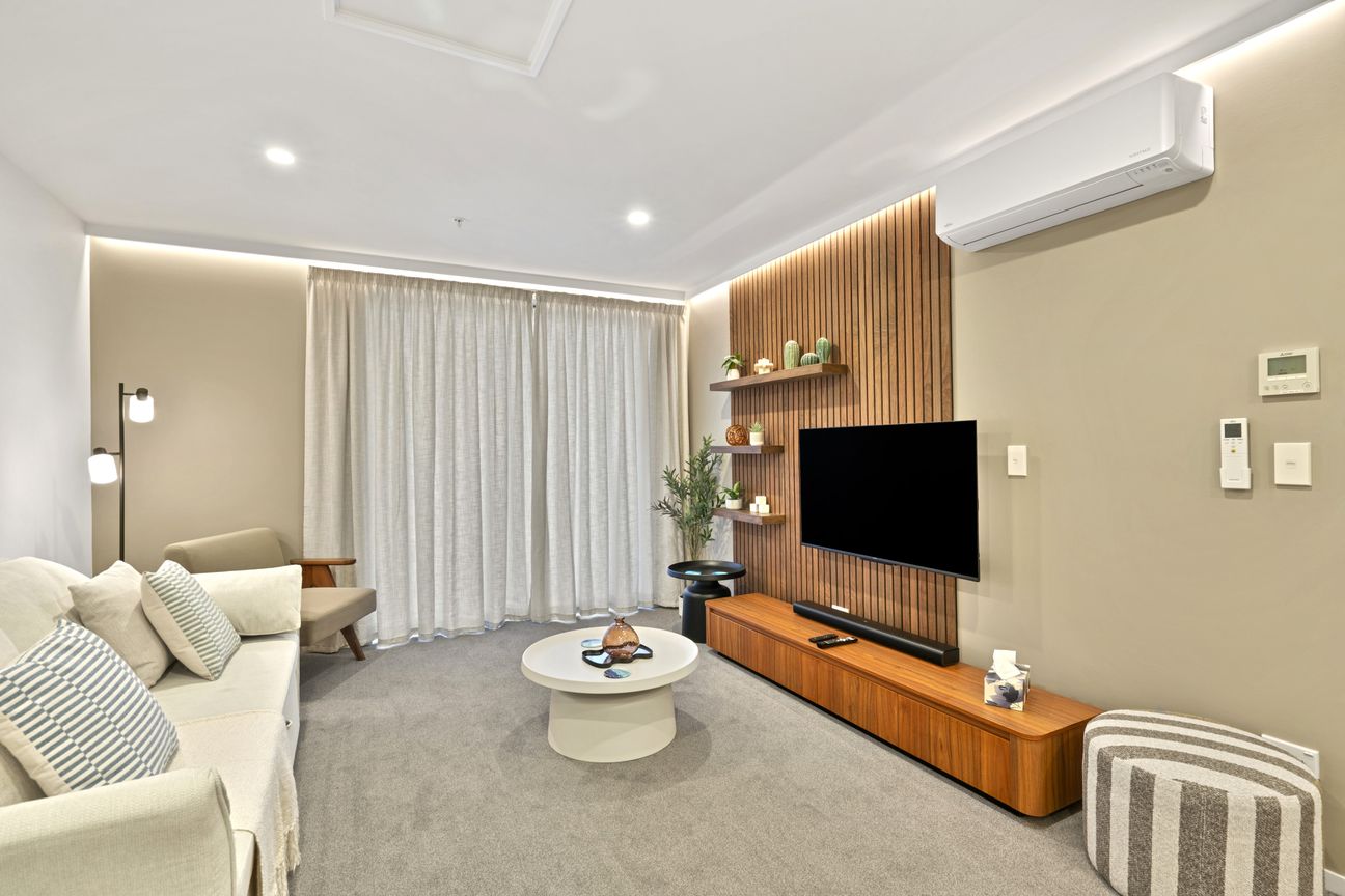 Elevated Luxury with Breathtaking Views - Mehr