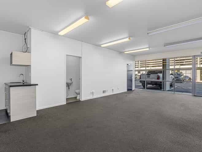Office - Near Metro Sports Facility and Hospital