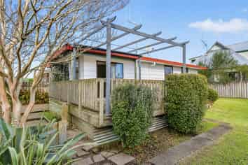 17B Bruce Avenue, Glenview